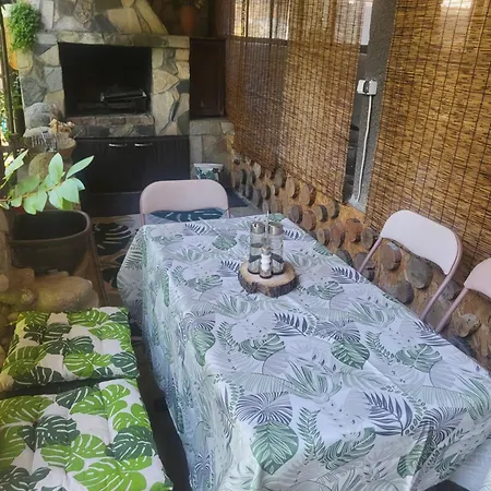 Boina House בית הארחה בנסקו